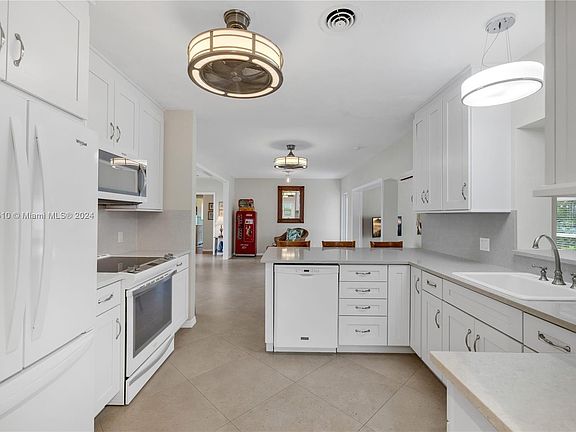 2nd image of 500 NE 103rd St