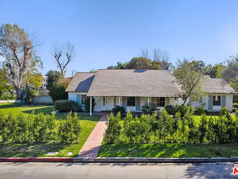 109 Homewood Rd — Photo 1