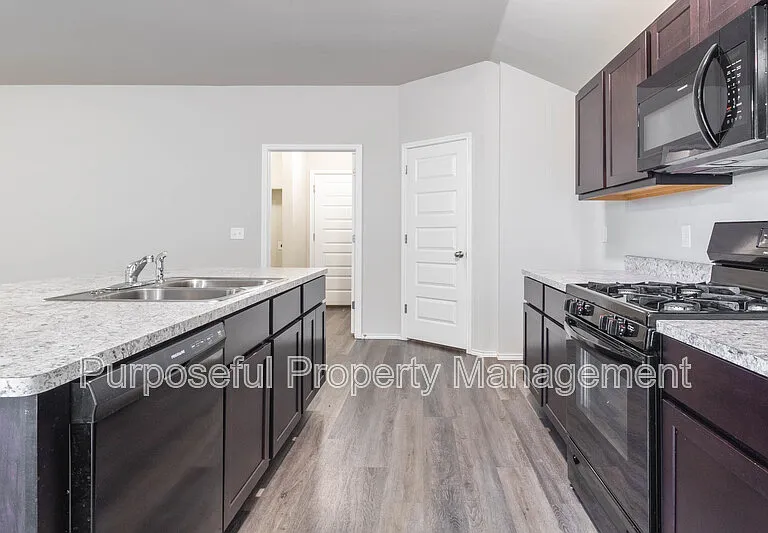 11608 NW 95th St — Photo 10