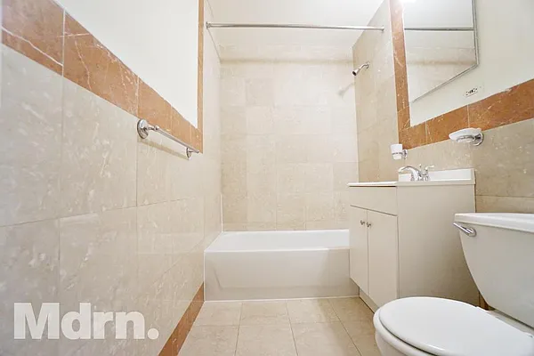 Rented by Mdrn Residential | media 23