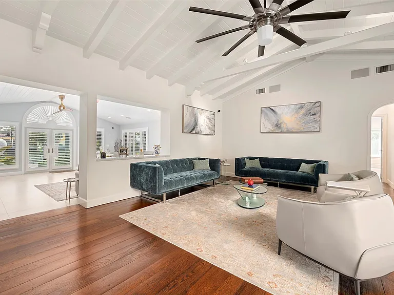 330 Royal Plaza Dr — Photo 5