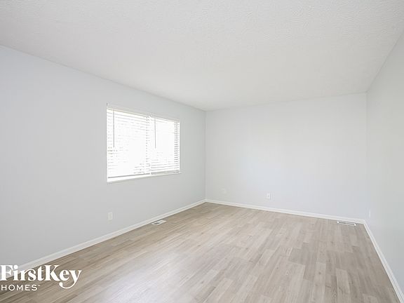 3rd image of 4126 Luxembourg Cir E