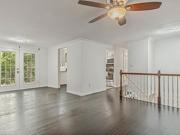 4th image of 147 Elm St