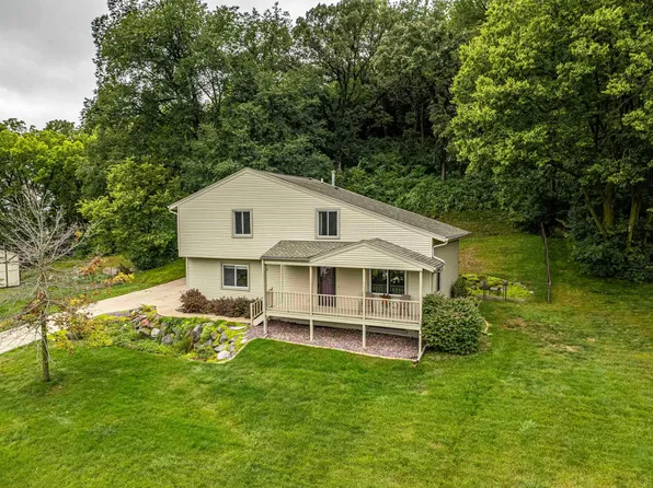 2609 Woodside Dr, Cross Plains, WI 53528