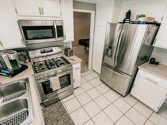 5th image of 15656 Carrousel Dr