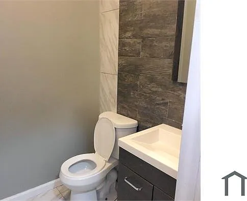 4 bed, $2,450 — Photo 2