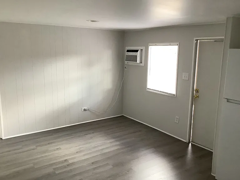 1505 Goodyear Ave #10 — Photo 5