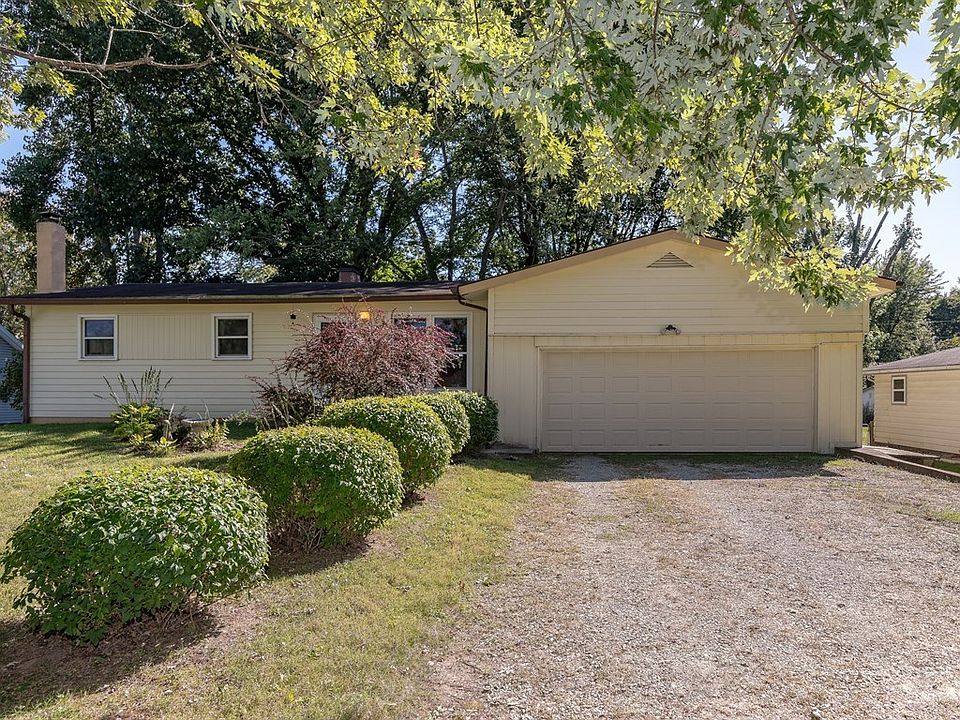 1st image of 691 Lakeview Dr