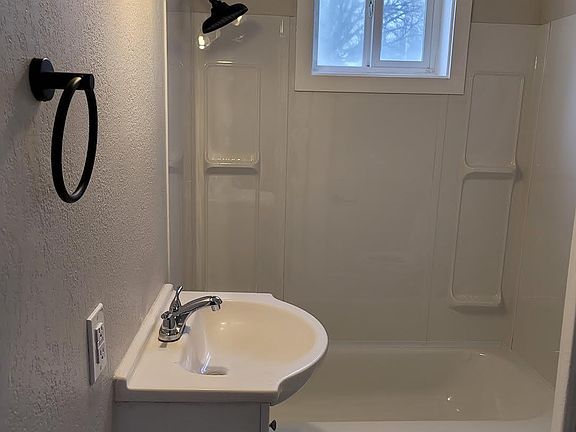 3rd image of 1320 Oak St #4
