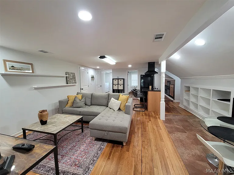 2137 Madison Ave — Photo 9