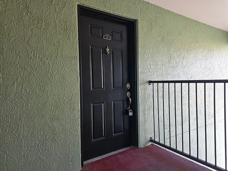 2031 Dixie Belle Dr #I — Photo 3