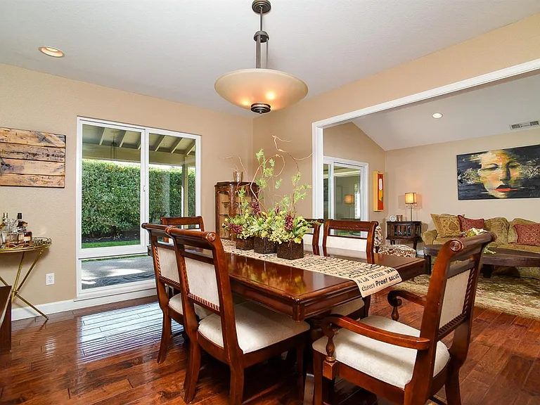1228 Lantern Ct — Photo 8