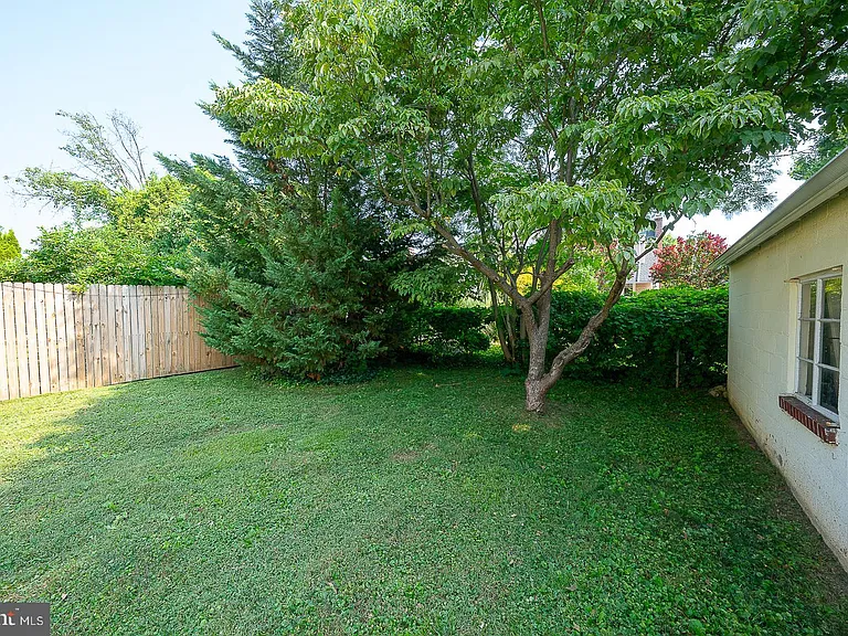 18 Clover Ln — Photo 32