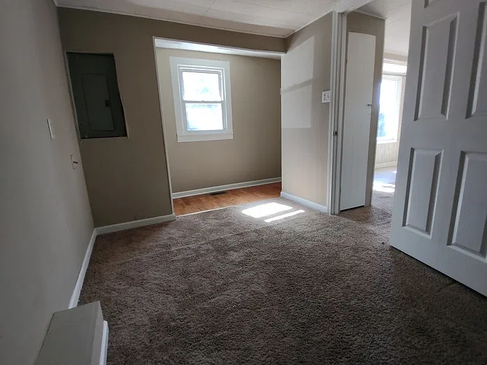 3 bed, 1.0 bath, 1200 sqft, $1,175 — Photo 4