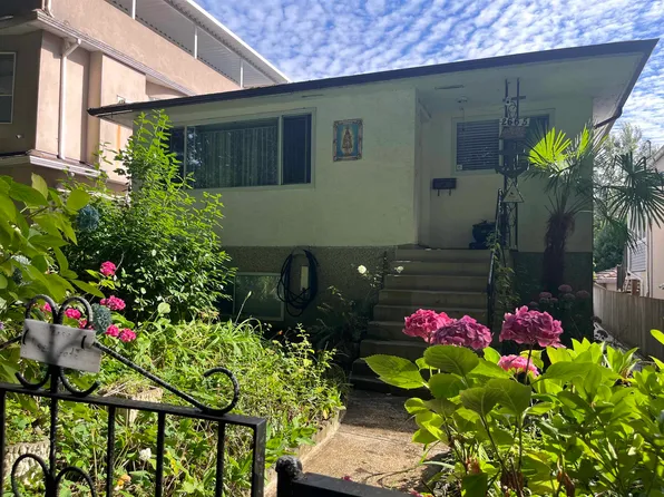 2665 Ward St, Vancouver, BC V5R 4S7