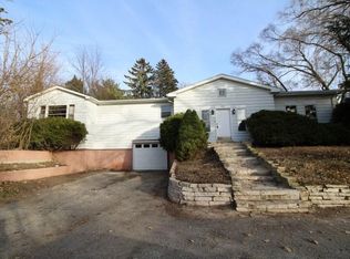 1211 Garfield St, Harvard, IL 60033