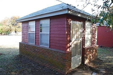 8x12 Building w/ Electricity