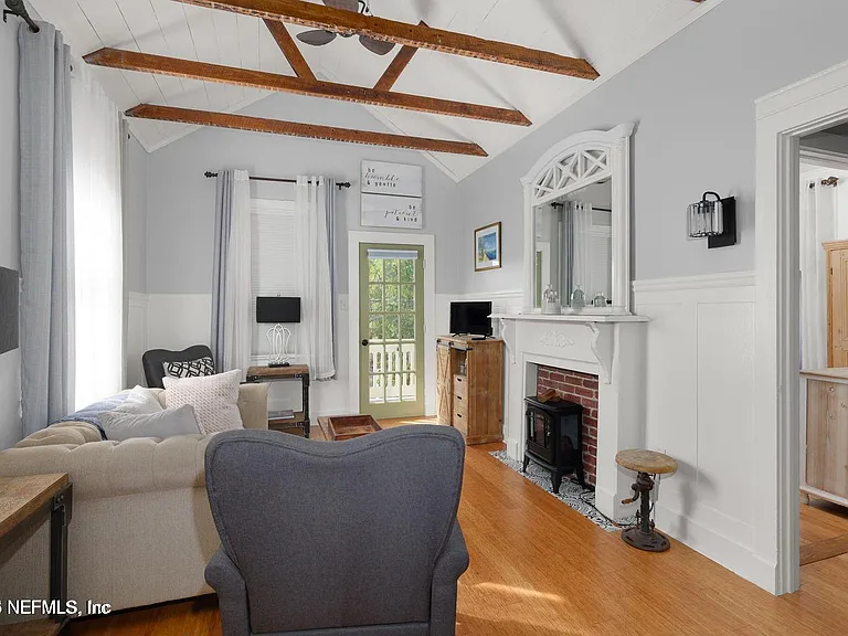251 Charlotte St #B — Photo 9