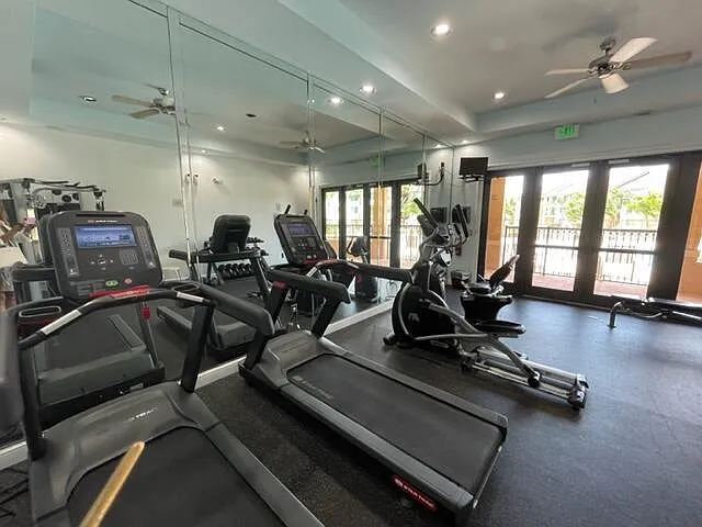 402 Villa Cir #402 — Photo 9