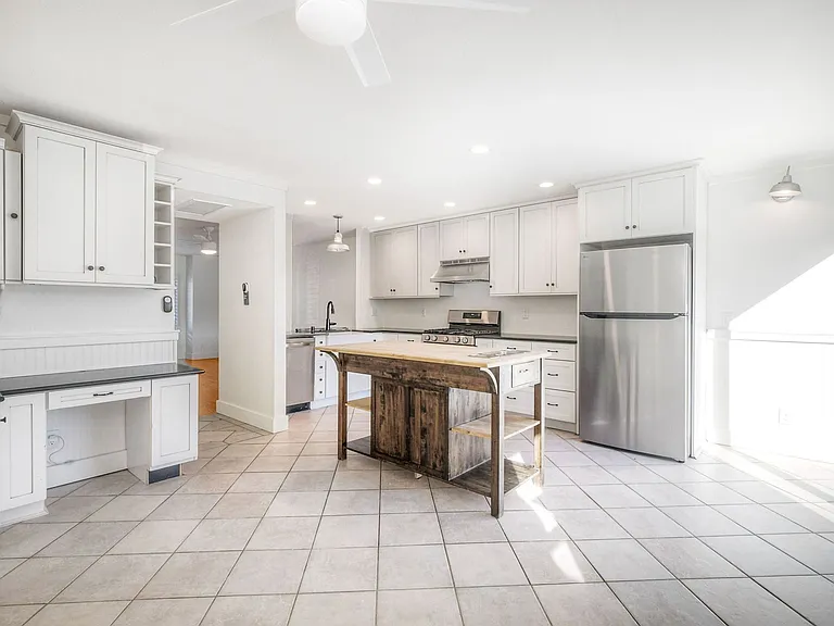 6904 Carnation Dr — Photo 1