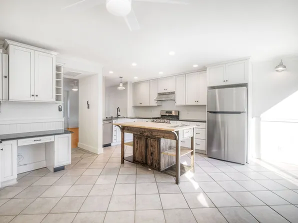 6904 Carnation Dr, Carlsbad, CA 92011