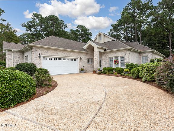 3rd image of 102 Rollingwood Circle