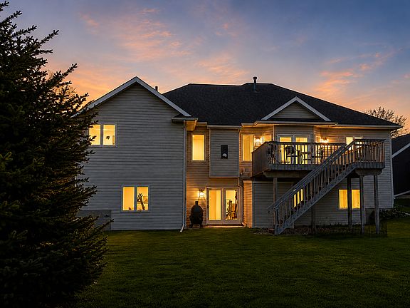 2nd image of 2945 Stonegate Ct SW