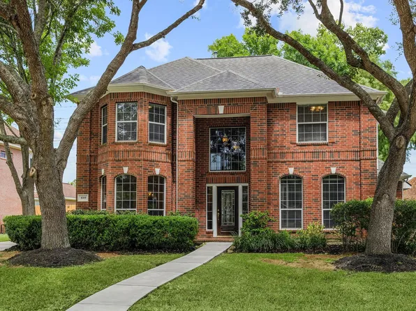 8319 Big Bend Dr, Sugar Land, TX 77479