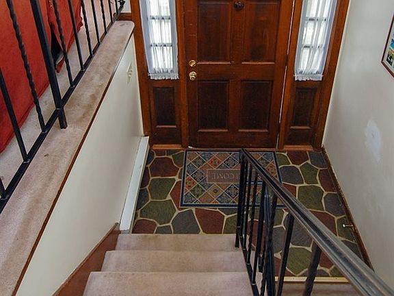 5th image of 8 Pinkham Ave