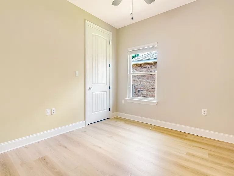 557 Valparaiso Pkwy — Photo 21