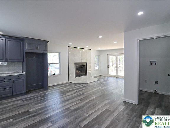 3rd image of 1080 Westside Dr