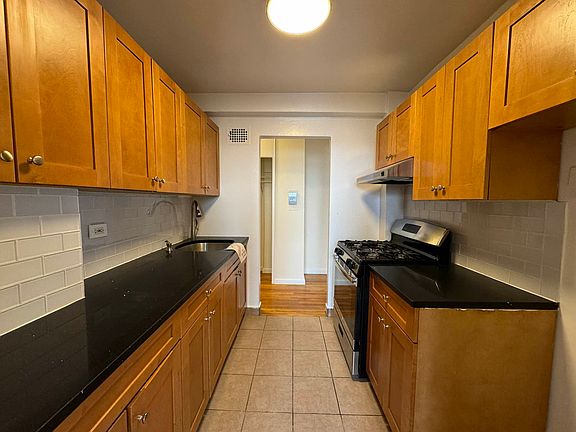 2nd image of 3324 Parsons Blvd APT 6K
