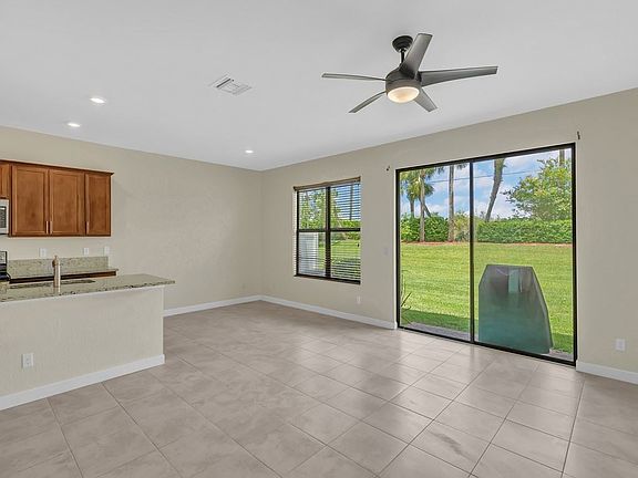 5th image of 9901 E Villa Cir #9901