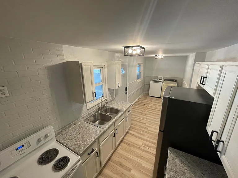 1314 Hoyt Ave — Photo 27