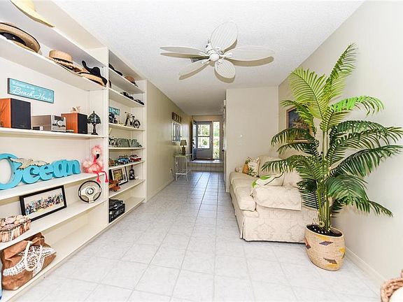 5th image of 628 NE Wax Myrtle Way