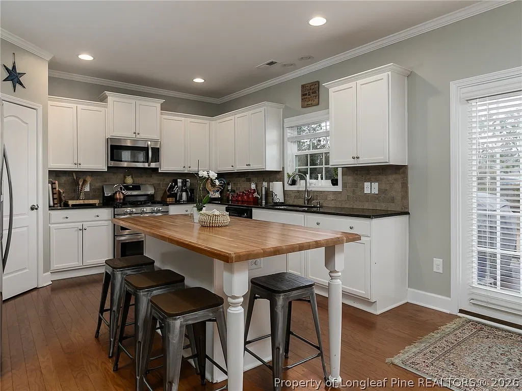4 bed, 2.5 bath, 2755 sqft, $2,175 — Photo 4
