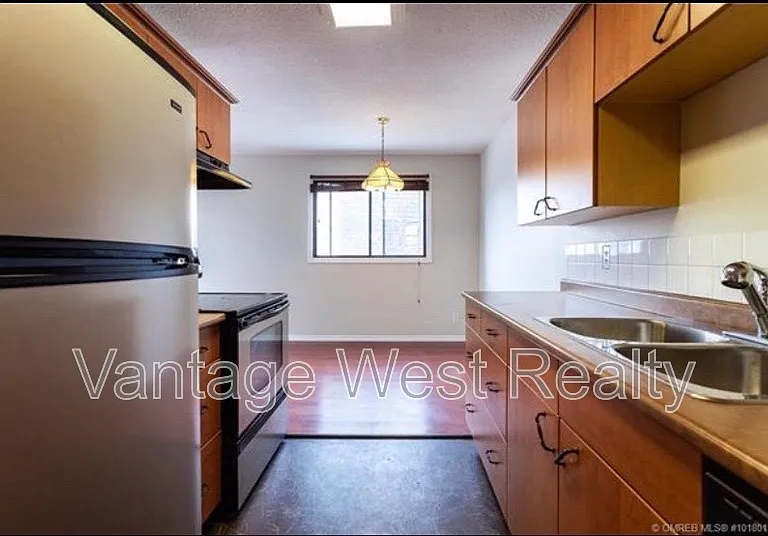 625 Rowcliffe Ave #202 — Photo 2