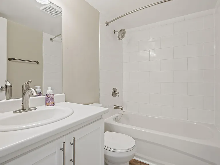 201 Hunter St E — Photo 19