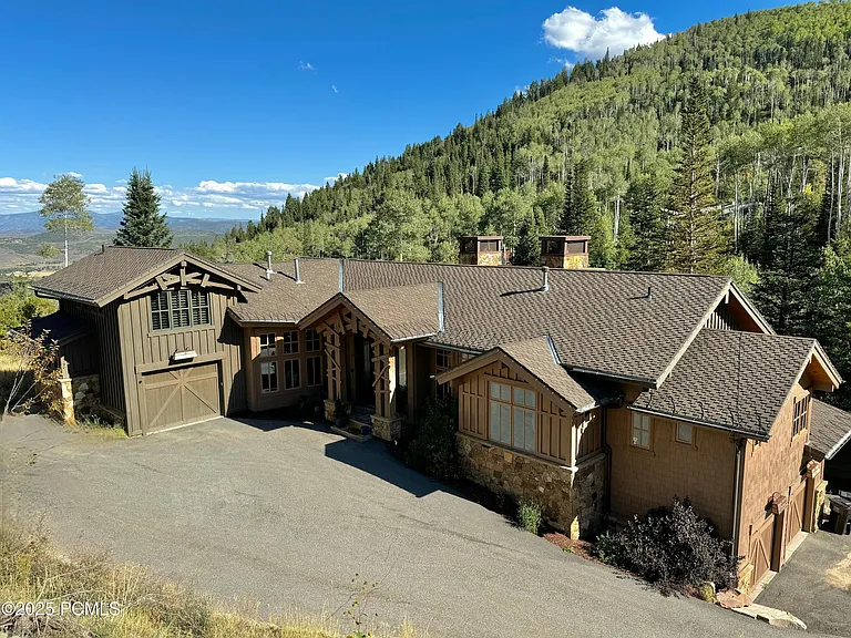2520 Bear Hollow Dr — Photo 8