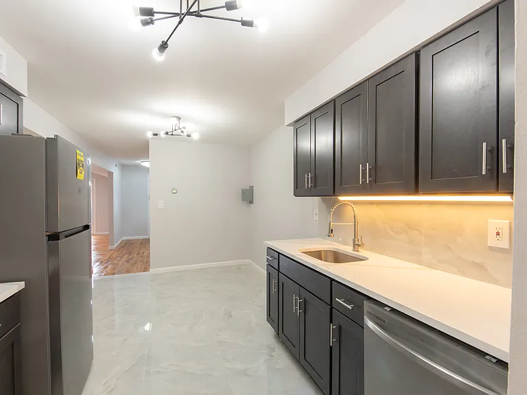 River Edge Apartments — Photo 5