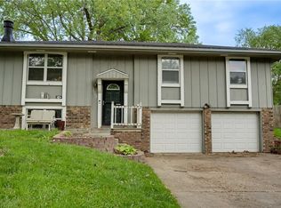 2202 SE Park Ave, Oak Grove, MO 64075