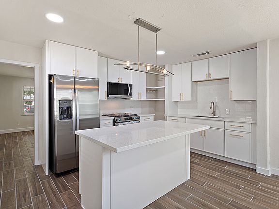 5th image of 10106 Burman St
