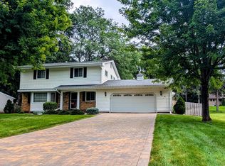 12 Somerset Rd, Mendota Heights, MN 55118