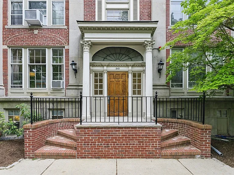 240 Brattle St #1 — Photo 2