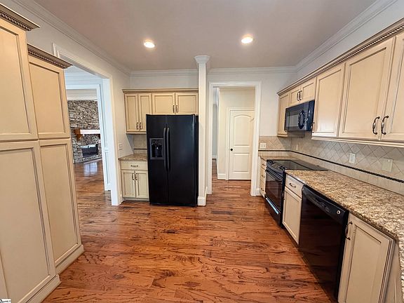 2nd image of 105 Wineberry Way