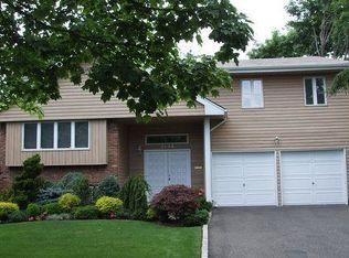 2103 Ellen Dr, Merrick, NY 11566