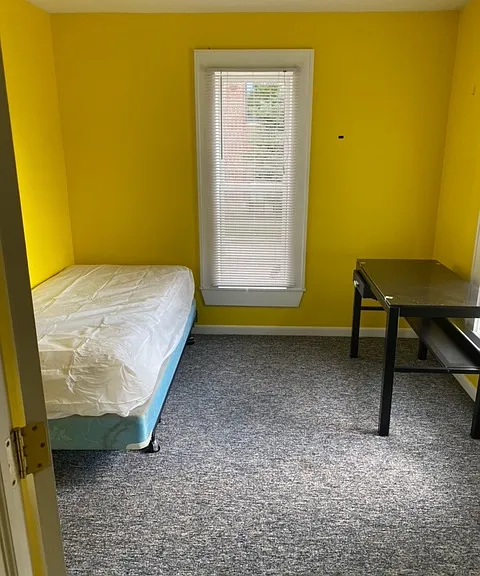 Middle lower bedroom
