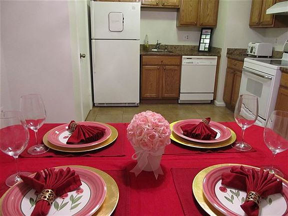 Eat-in Kitchen