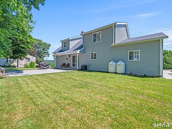 4th image of 142 Bamford Avenue