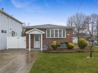 227 Woods Of Arden Rd, Staten Island, NY 10312